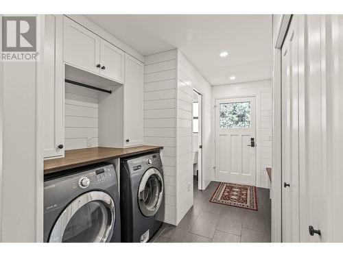 990 Walker Drive, Kelowna, BC - Indoor Photo Showing Laundry Room