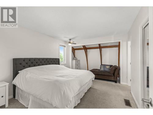 990 Walker Drive, Kelowna, BC - Indoor Photo Showing Bedroom