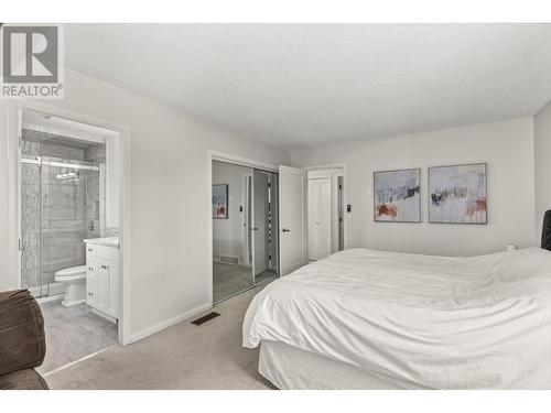 990 Walker Drive, Kelowna, BC - Indoor Photo Showing Bedroom