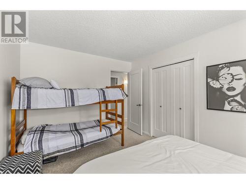 990 Walker Drive, Kelowna, BC - Indoor Photo Showing Bedroom