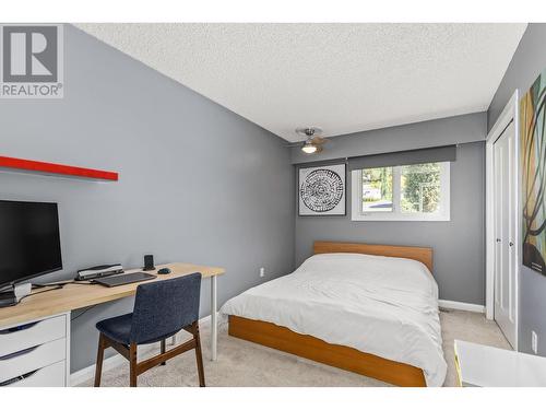 990 Walker Drive, Kelowna, BC - Indoor Photo Showing Bedroom