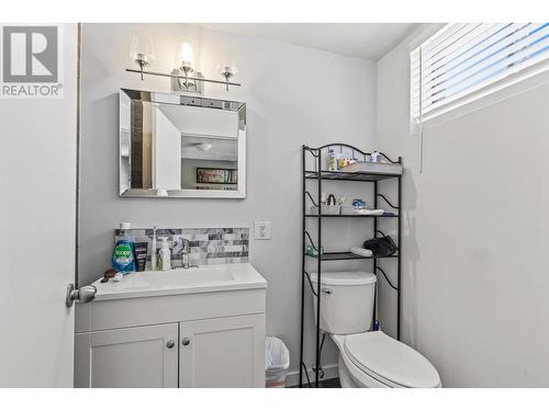 990 Walker Drive, Kelowna, BC - Indoor Photo Showing Bathroom