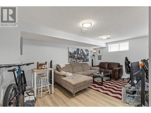 990 Walker Drive, Kelowna, BC - Indoor