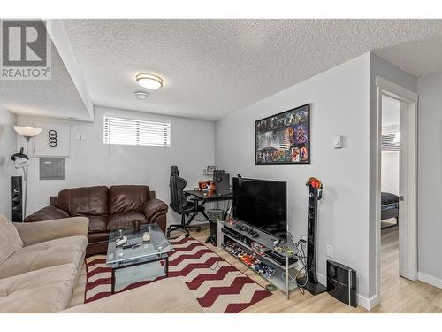 990 Walker Drive, Kelowna, BC - Indoor