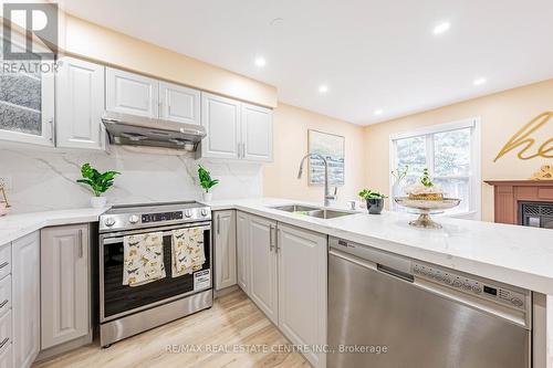 110 Mount Ranier Crescent, Brampton, ON - Indoor Photo Showing Kitchen With Stainless Steel Kitchen With Double Sink With Upgraded Kitchen