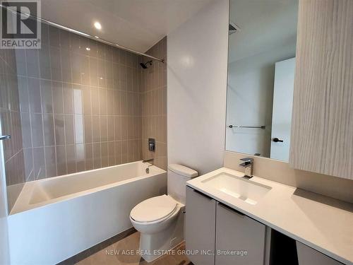 4110 - 3900 Confederation Parkway W, Mississauga, ON - Indoor Photo Showing Bathroom