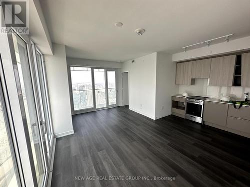 4110 - 3900 Confederation Parkway W, Mississauga, ON - Indoor Photo Showing Kitchen