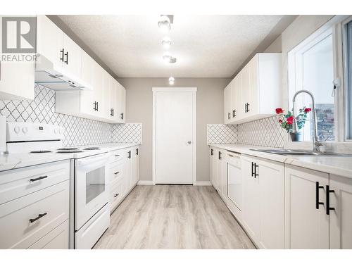 7880 Pleasant Valley Road, Vernon, BC - Indoor Photo Showing Kitchen With Double Sink