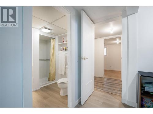 7880 Pleasant Valley Road, Vernon, BC - Indoor Photo Showing Bathroom