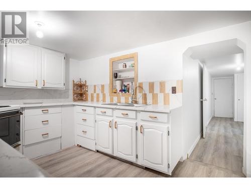 7880 Pleasant Valley Road, Vernon, BC - Indoor Photo Showing Kitchen