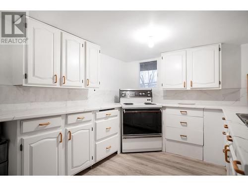 7880 Pleasant Valley Road, Vernon, BC - Indoor Photo Showing Kitchen