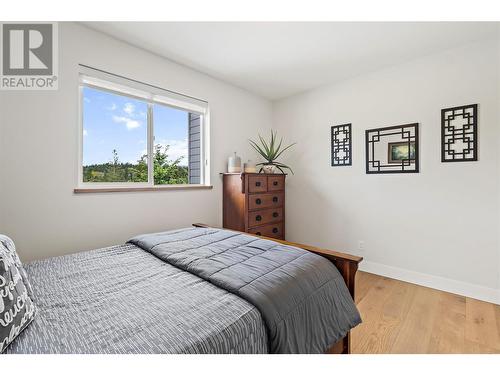 2884 Golf Course Drive, Blind Bay, BC - Indoor Photo Showing Bedroom