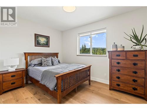 2884 Golf Course Drive, Blind Bay, BC - Indoor Photo Showing Bedroom