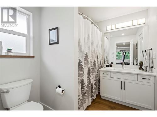 2884 Golf Course Drive, Blind Bay, BC - Indoor Photo Showing Bathroom