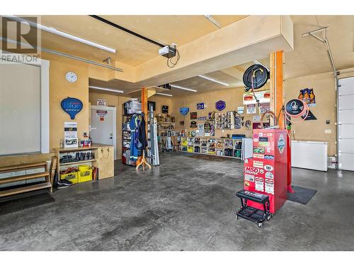 2884 Golf Course Drive, Blind Bay, BC - Indoor Photo Showing Garage