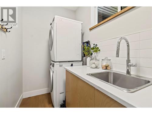 2884 Golf Course Drive, Blind Bay, BC - Indoor Photo Showing Laundry Room