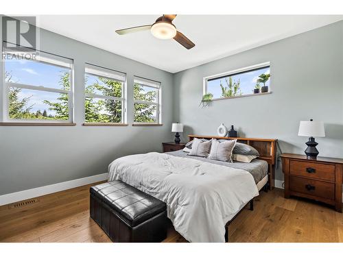 2884 Golf Course Drive, Blind Bay, BC - Indoor Photo Showing Bedroom