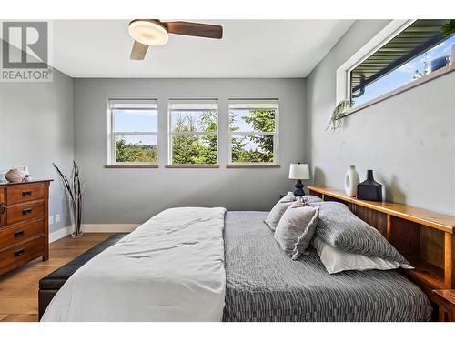 2884 Golf Course Drive, Blind Bay, BC - Indoor Photo Showing Bedroom