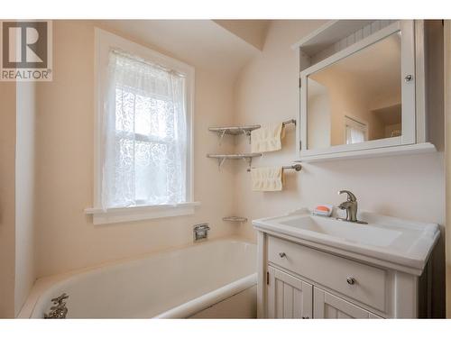 15018 Vanderburgh Avenue, Summerland, BC - Indoor Photo Showing Bathroom