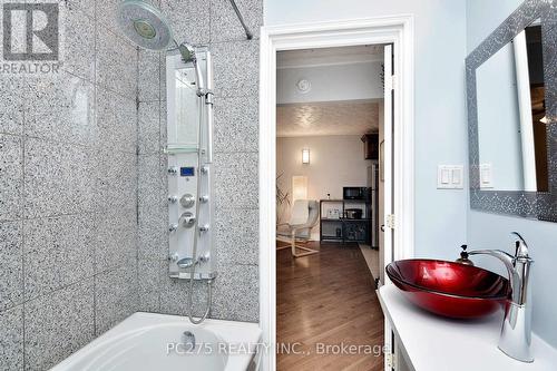 294 Wharncliffe Road S, London, ON - Indoor Photo Showing Bathroom