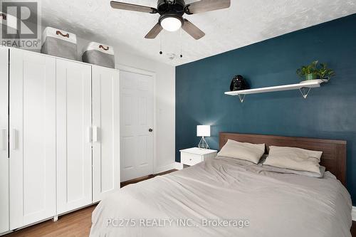 294 Wharncliffe Road S, London, ON - Indoor Photo Showing Bedroom