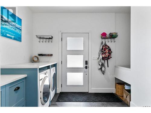 7810 Highway 97 N, Kelowna, BC - Indoor Photo Showing Laundry Room