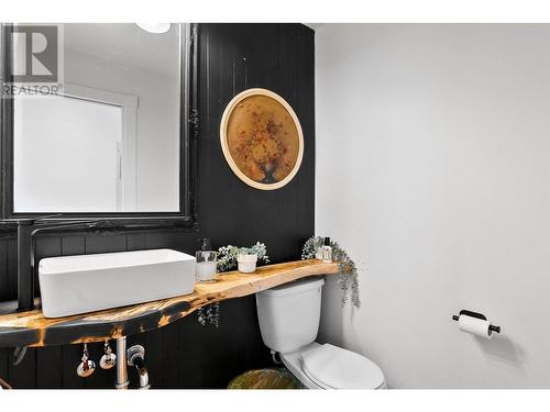 7810 Highway 97 N, Kelowna, BC - Indoor Photo Showing Bathroom