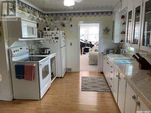 2008 3Rd Street N, Rockglen, SK - Indoor Photo Showing Kitchen