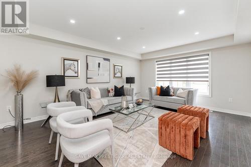 4508 Shuttleworth Drive, Niagara Falls, ON - Indoor Photo Showing Living Room