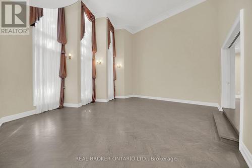 25 Jenkins Drive, Richmond Hill, ON - Indoor Photo Showing Other Room