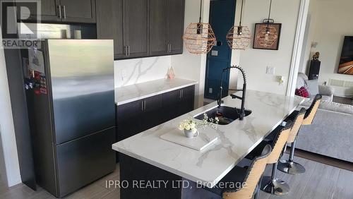 211 Lia Drive, Clearview (Stayner), ON - Indoor Photo Showing Kitchen