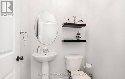 8536 Forestview Boulevard, Niagara Falls, ON - Indoor Photo Showing Bathroom