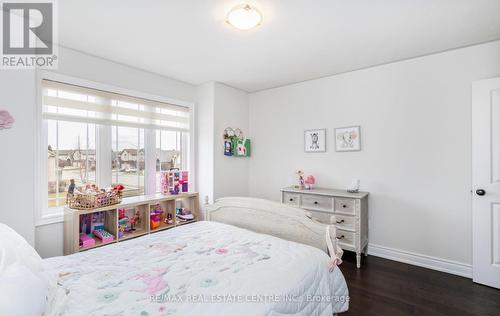 8536 Forestview Boulevard, Niagara Falls, ON - Indoor Photo Showing Bedroom