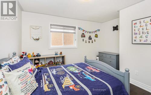 8536 Forestview Boulevard, Niagara Falls, ON - Indoor Photo Showing Bedroom