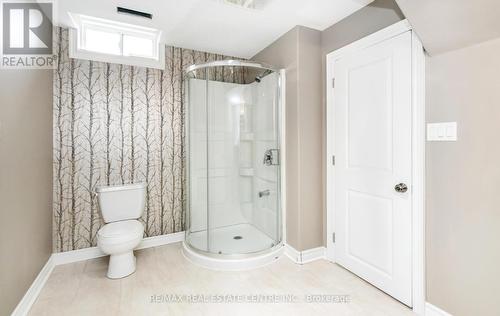 8536 Forestview Boulevard, Niagara Falls, ON - Indoor Photo Showing Bathroom