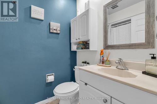 A - 195B Cedarvale Crescent, Waterloo, ON - Indoor Photo Showing Bathroom