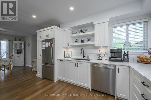 100 Fairchild Crescent, London, ON - Indoor Photo Showing Kitchen With Stainless Steel Kitchen