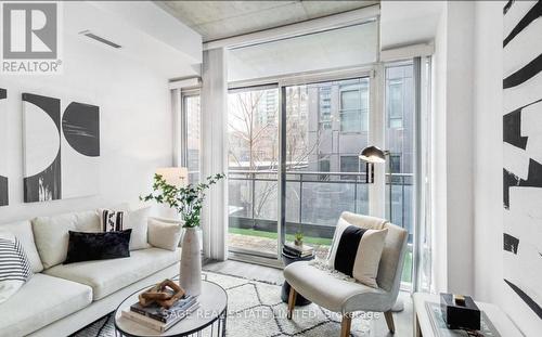 208 - 127 Queen Street E, Toronto, ON - Indoor Photo Showing Living Room