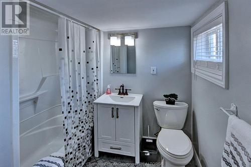 99 Edgar Street, Chatham, ON - Indoor Photo Showing Bathroom