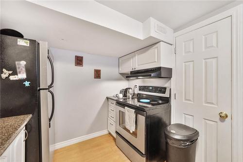 62 East 33Rd Street, Hamilton, ON - Indoor Photo Showing Kitchen