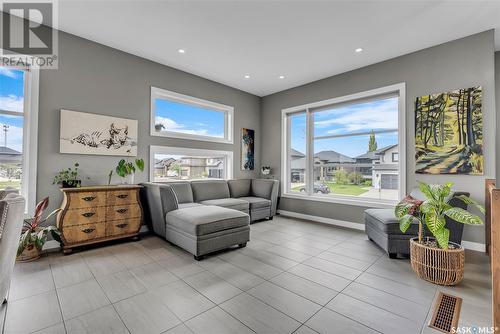 311 Pohorecky Street, Saskatoon, SK - Indoor Photo Showing Living Room