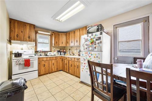 62 East 33Rd Street, Hamilton, ON - Indoor Photo Showing Kitchen