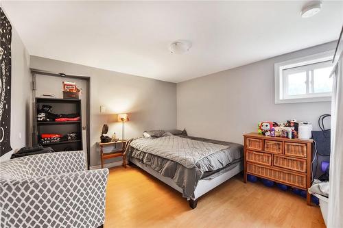 62 East 33Rd Street, Hamilton, ON - Indoor Photo Showing Bedroom