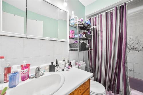 62 East 33Rd Street, Hamilton, ON - Indoor Photo Showing Bathroom