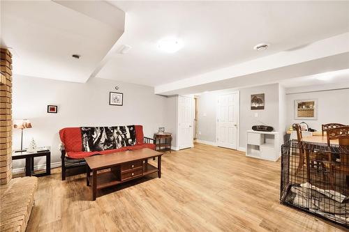 62 East 33Rd Street, Hamilton, ON - Indoor Photo Showing Living Room