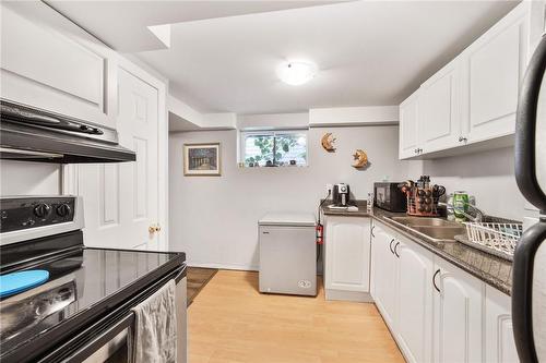 62 East 33Rd Street, Hamilton, ON - Indoor Photo Showing Kitchen With Double Sink