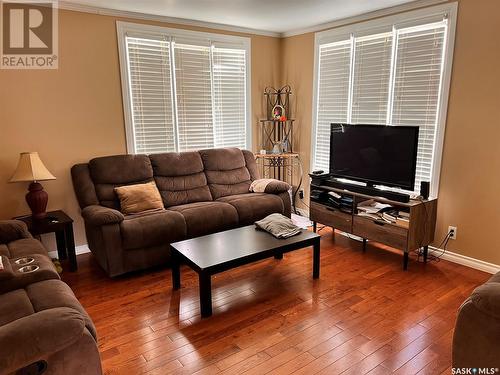 620 2Nd Avenue, Raymore, SK - Indoor Photo Showing Living Room