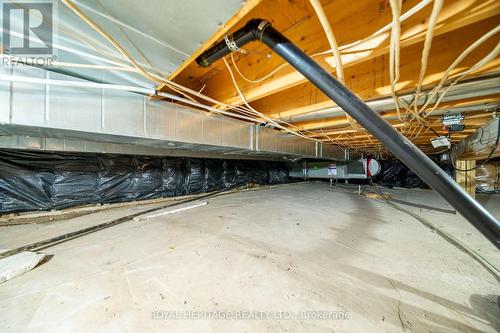 28 Andrew Court, Kawartha Lakes, ON - Indoor Photo Showing Garage