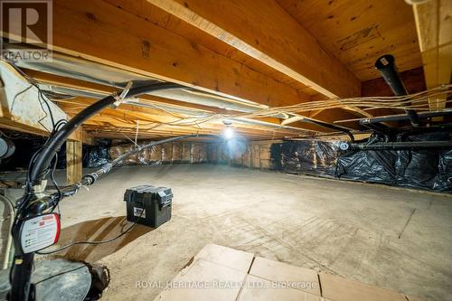 28 Andrew Court, Kawartha Lakes, ON - Indoor Photo Showing Garage