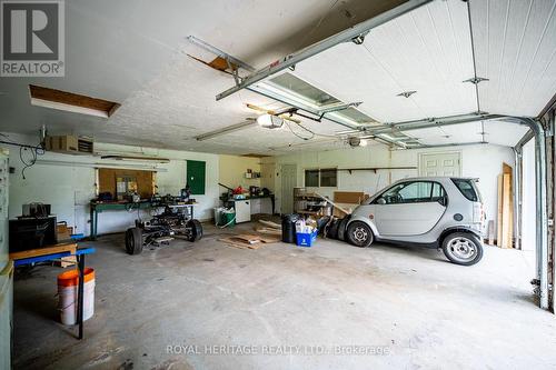 28 Andrew Court, Kawartha Lakes, ON - Indoor Photo Showing Garage